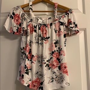 Cute cold shoulder blouse! 🌸🌺🌸🌼🌷